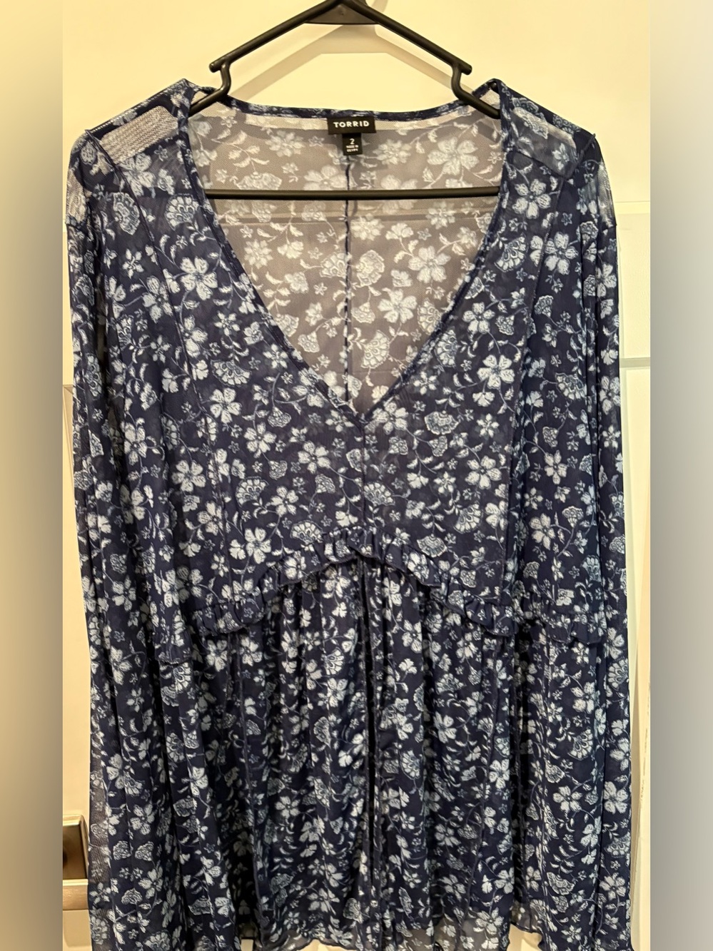 Torrid 2 navy and white floral V-neck long sleeve sheer top
